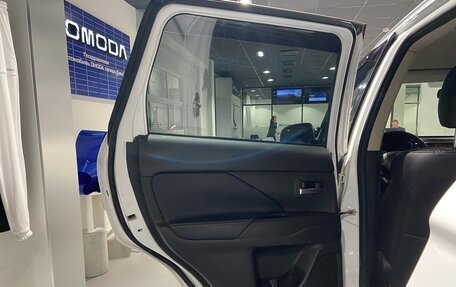 Mitsubishi Outlander III рестайлинг 3, 2019 год, 2 180 000 рублей, 12 фотография