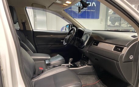 Mitsubishi Outlander III рестайлинг 3, 2019 год, 2 180 000 рублей, 9 фотография