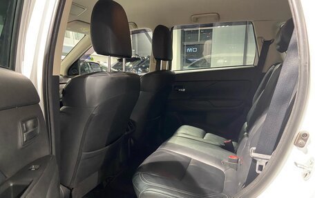 Mitsubishi Outlander III рестайлинг 3, 2019 год, 2 180 000 рублей, 13 фотография