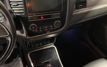 Mitsubishi Outlander III рестайлинг 3, 2019 год, 2 180 000 рублей, 26 фотография