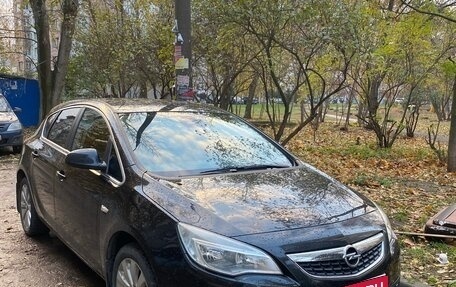 Opel Astra J, 2011 год, 700 000 рублей, 1 фотография