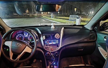 Hyundai Solaris II рестайлинг, 2012 год, 650 000 рублей, 10 фотография