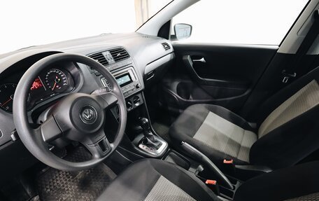 Volkswagen Polo VI (EU Market), 2011 год, 950 000 рублей, 18 фотография