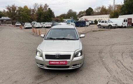 Toyota Avensis III рестайлинг, 2004 год, 750 000 рублей, 1 фотография