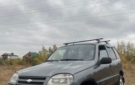 Chevrolet Niva I рестайлинг, 2004 год, 266 000 рублей, 2 фотография
