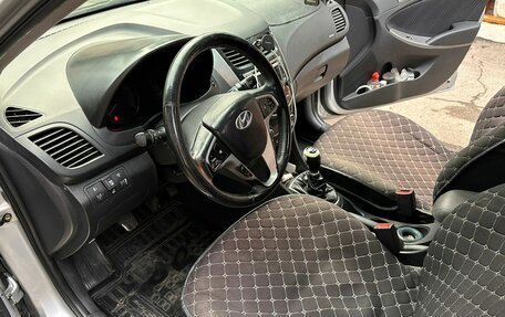 Hyundai Solaris II рестайлинг, 2015 год, 630 000 рублей, 8 фотография