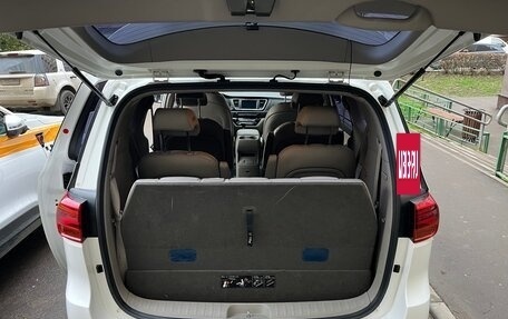 KIA Carnival III, 2018 год, 2 600 000 рублей, 5 фотография