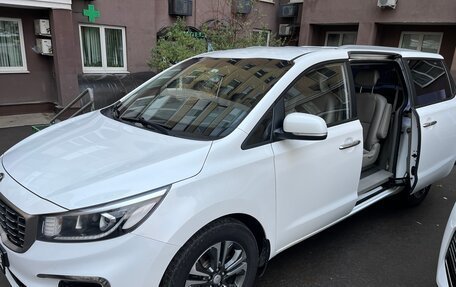 KIA Carnival III, 2018 год, 2 600 000 рублей, 9 фотография