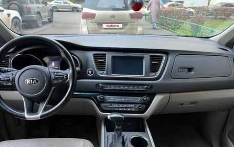 KIA Carnival III, 2018 год, 2 600 000 рублей, 10 фотография