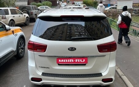 KIA Carnival III, 2018 год, 2 600 000 рублей, 12 фотография