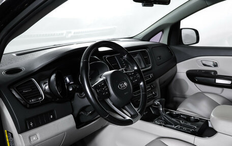 KIA Carnival III, 2018 год, 2 680 000 рублей, 20 фотография