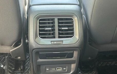 Volkswagen Tiguan II, 2021 год, 2 100 000 рублей, 12 фотография