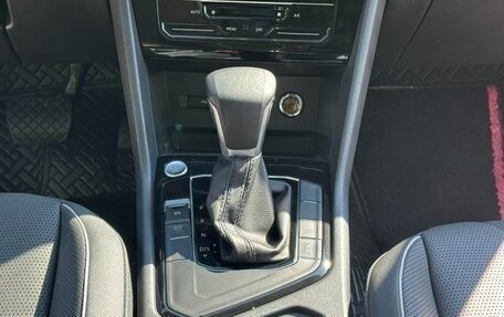 Volkswagen Tiguan II, 2021 год, 2 100 000 рублей, 11 фотография