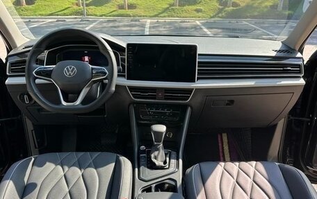 Volkswagen Tiguan II, 2021 год, 2 100 000 рублей, 9 фотография