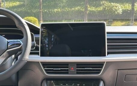 Volkswagen Tiguan II, 2021 год, 2 100 000 рублей, 10 фотография