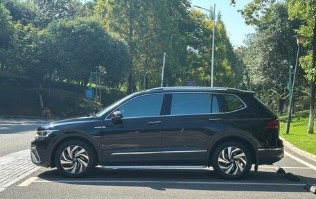 Volkswagen Tiguan II, 2021 год, 2 100 000 рублей, 4 фотография