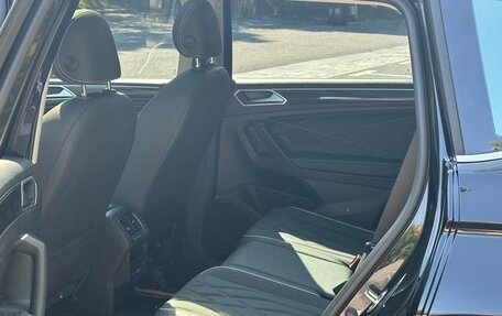 Volkswagen Tiguan II, 2021 год, 2 100 000 рублей, 13 фотография