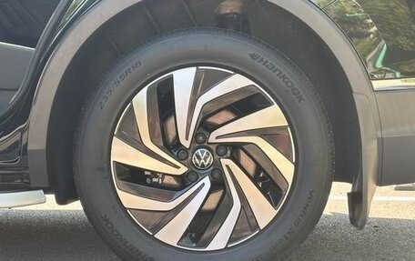 Volkswagen Tiguan II, 2021 год, 2 100 000 рублей, 17 фотография