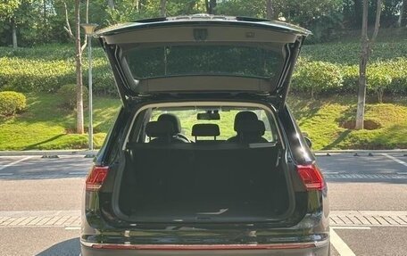 Volkswagen Tiguan II, 2021 год, 2 100 000 рублей, 16 фотография