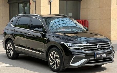 Volkswagen Tiguan II, 2021 год, 2 100 000 рублей, 3 фотография