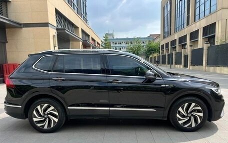 Volkswagen Tiguan II, 2021 год, 2 100 000 рублей, 8 фотография