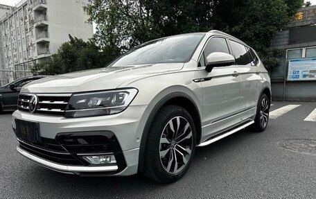 Volkswagen Tiguan II, 2021 год, 2 100 000 рублей, 1 фотография