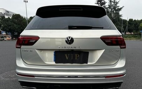 Volkswagen Tiguan II, 2021 год, 2 100 000 рублей, 5 фотография