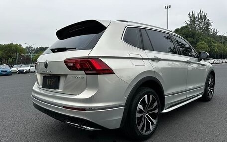 Volkswagen Tiguan II, 2021 год, 2 100 000 рублей, 4 фотография