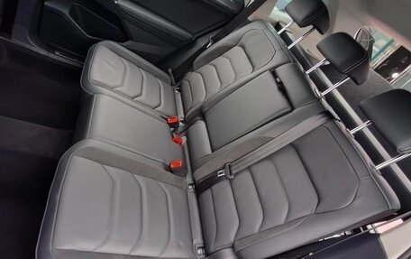 Volkswagen Tiguan II, 2021 год, 2 100 000 рублей, 14 фотография