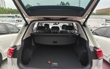 Volkswagen Tiguan II, 2021 год, 2 100 000 рублей, 13 фотография