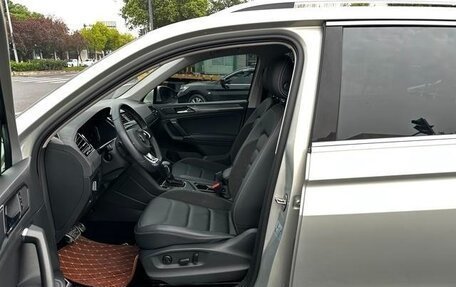 Volkswagen Tiguan II, 2021 год, 2 100 000 рублей, 11 фотография