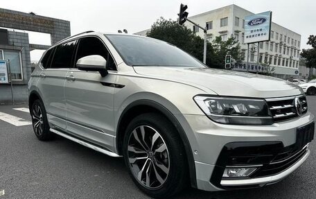 Volkswagen Tiguan II, 2021 год, 2 100 000 рублей, 3 фотография