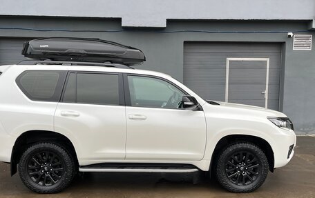 Toyota Land Cruiser Prado 150 рестайлинг 2, 2021 год, 5 900 000 рублей, 3 фотография