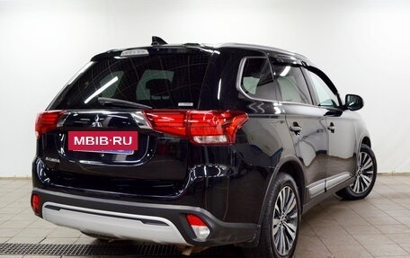 Mitsubishi Outlander III рестайлинг 3, 2020 год, 1 920 000 рублей, 3 фотография