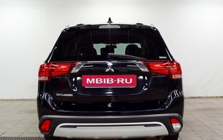 Mitsubishi Outlander III рестайлинг 3, 2020 год, 1 920 000 рублей, 7 фотография