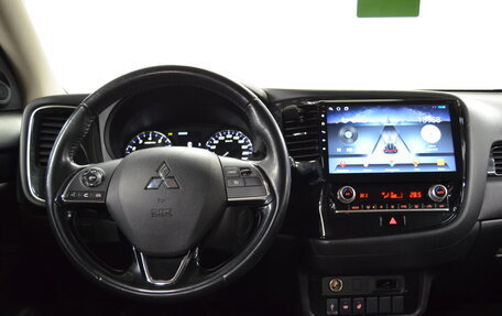 Mitsubishi Outlander III рестайлинг 3, 2020 год, 1 920 000 рублей, 19 фотография