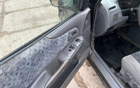 Mazda 323, 1998 год, 255 000 рублей, 7 фотография