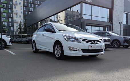 Hyundai Solaris II рестайлинг, 2015 год, 1 100 000 рублей, 3 фотография