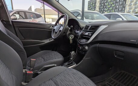 Hyundai Solaris II рестайлинг, 2015 год, 1 100 000 рублей, 25 фотография