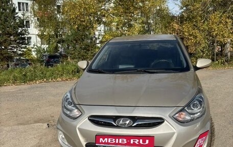 Hyundai Solaris II рестайлинг, 2011 год, 700 000 рублей, 1 фотография