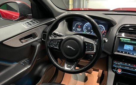 Jaguar F-Pace, 2016 год, 2 690 000 рублей, 13 фотография