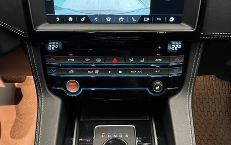 Jaguar F-Pace, 2016 год, 2 690 000 рублей, 17 фотография