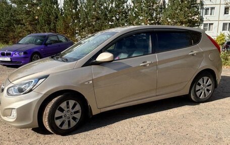 Hyundai Solaris II рестайлинг, 2011 год, 700 000 рублей, 4 фотография