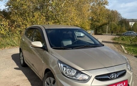 Hyundai Solaris II рестайлинг, 2011 год, 700 000 рублей, 3 фотография