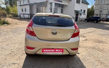 Hyundai Solaris II рестайлинг, 2011 год, 700 000 рублей, 5 фотография