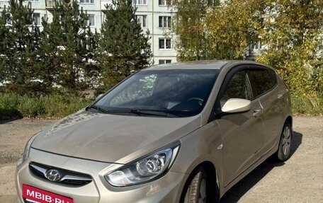 Hyundai Solaris II рестайлинг, 2011 год, 700 000 рублей, 2 фотография