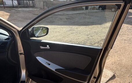 Hyundai Solaris II рестайлинг, 2011 год, 700 000 рублей, 6 фотография