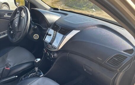 Hyundai Solaris II рестайлинг, 2011 год, 700 000 рублей, 11 фотография