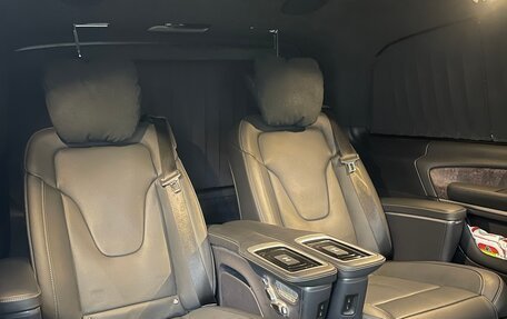 Mercedes-Benz V-Класс, 2023 год, 18 000 000 рублей, 14 фотография