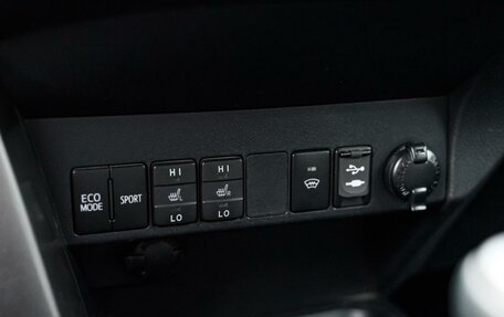 Toyota RAV4, 2016 год, 1 940 000 рублей, 24 фотография